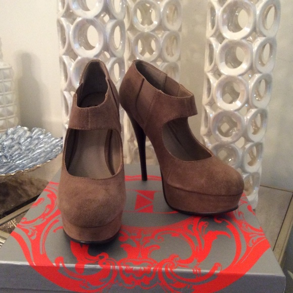 New Kelsi Dagger Taupe Suede Stiletto Size 6.5 - Picture 1 of 3